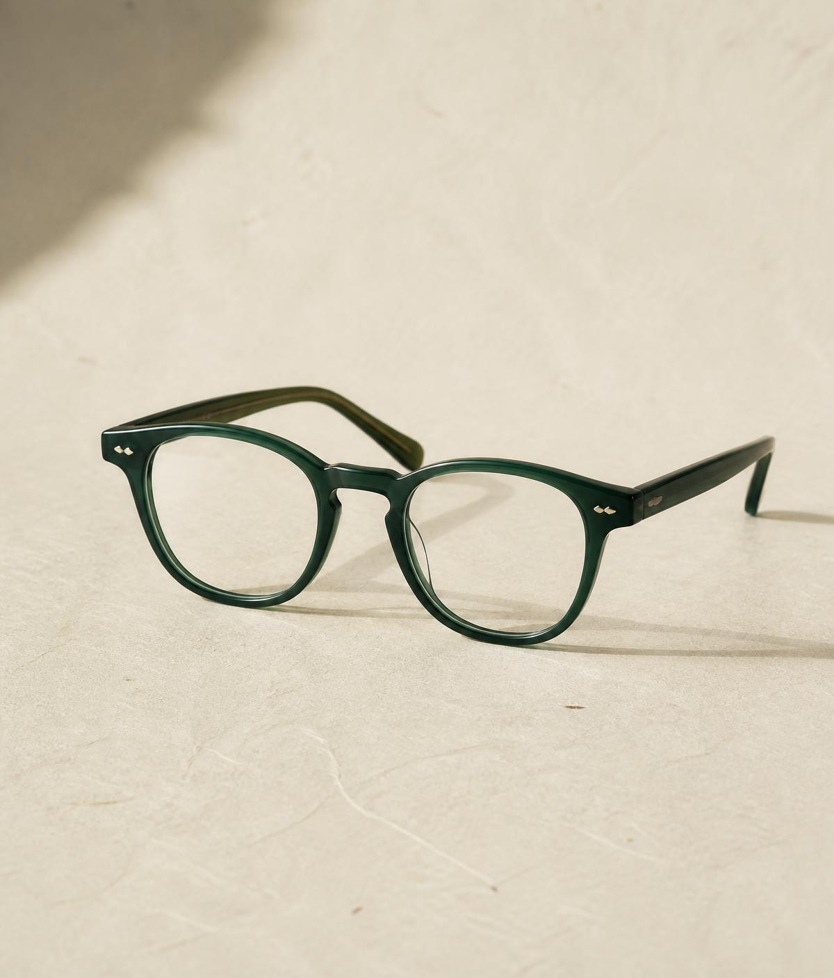 Armação óptica verde da marca TAHARA